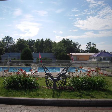 Travelodge Inn & Suites Latham Exterior foto